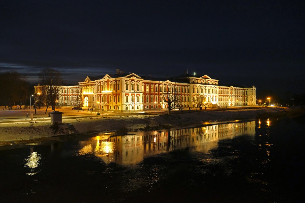 Jelgavas pils naktī