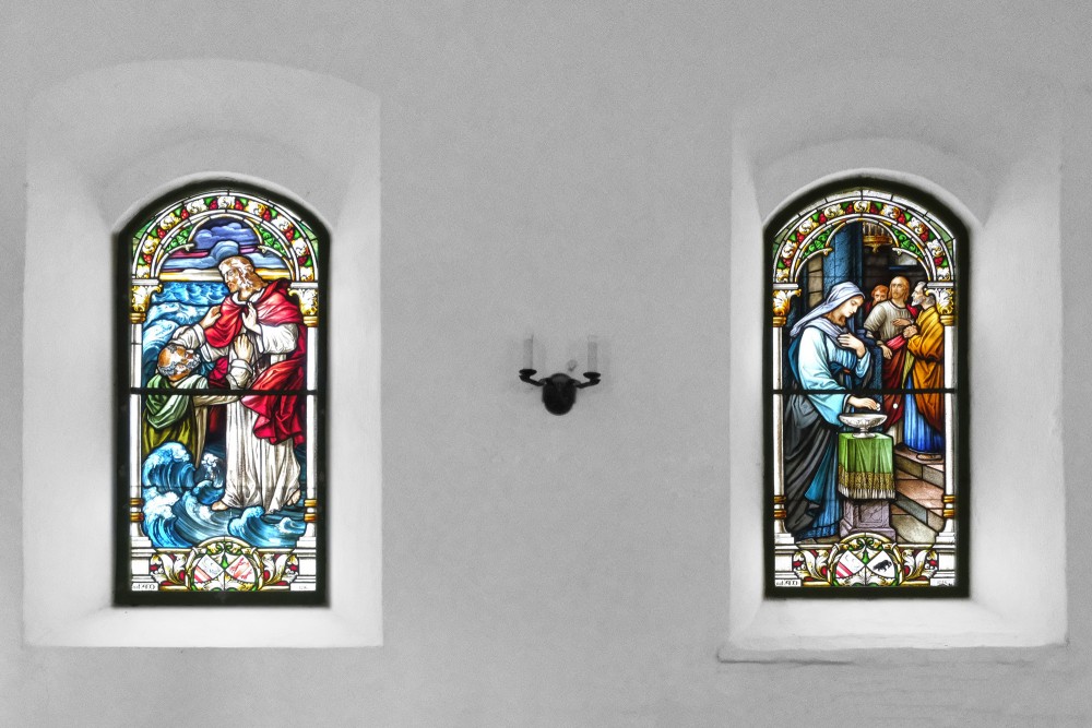 Valtaiķu luterāņu baznīcas vitrāžas