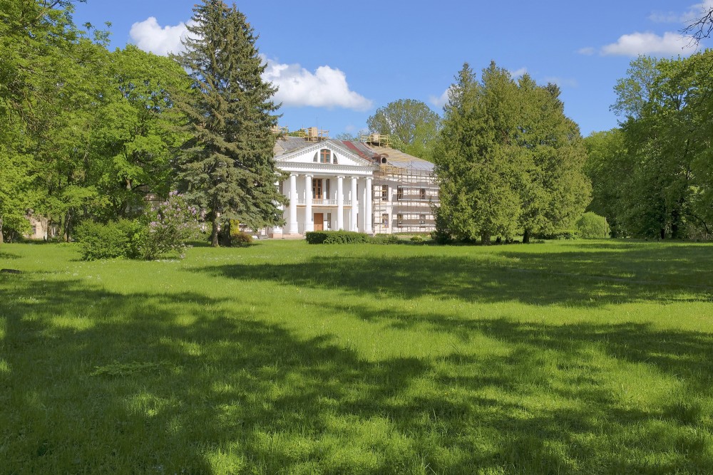 Svitenes muižas pils un parks