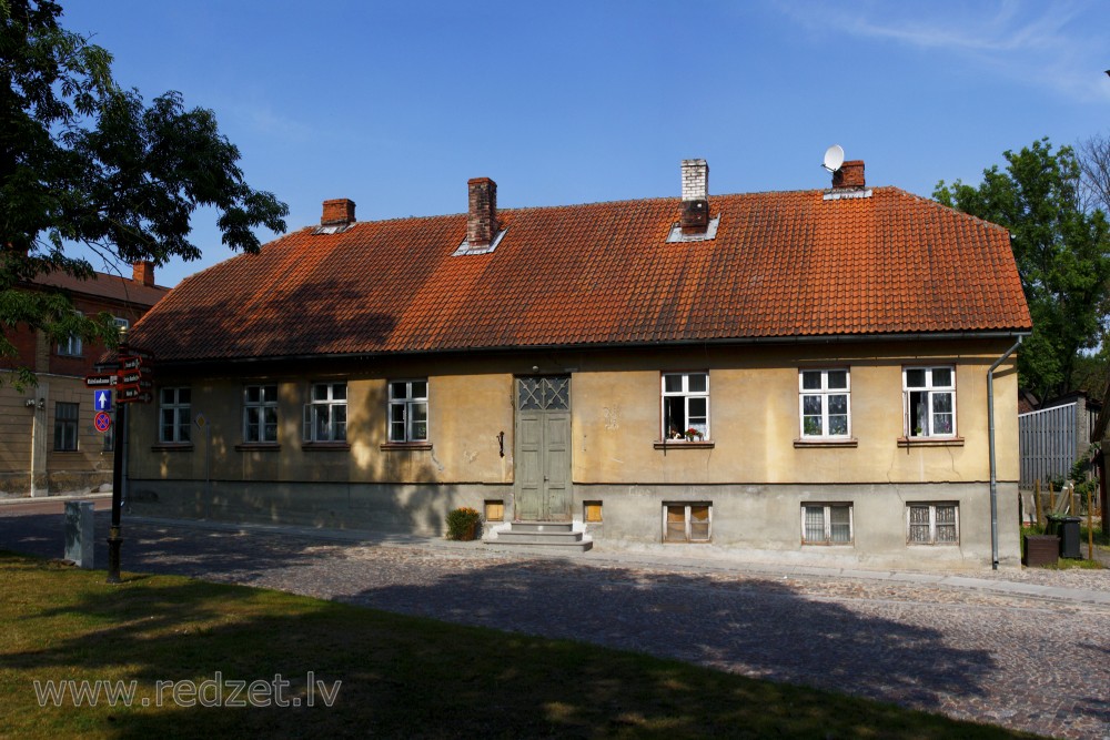 Baznīcas iela 28, Kuldīga