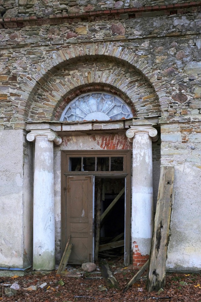 Saļienas baznīcas sakristejas ieeja