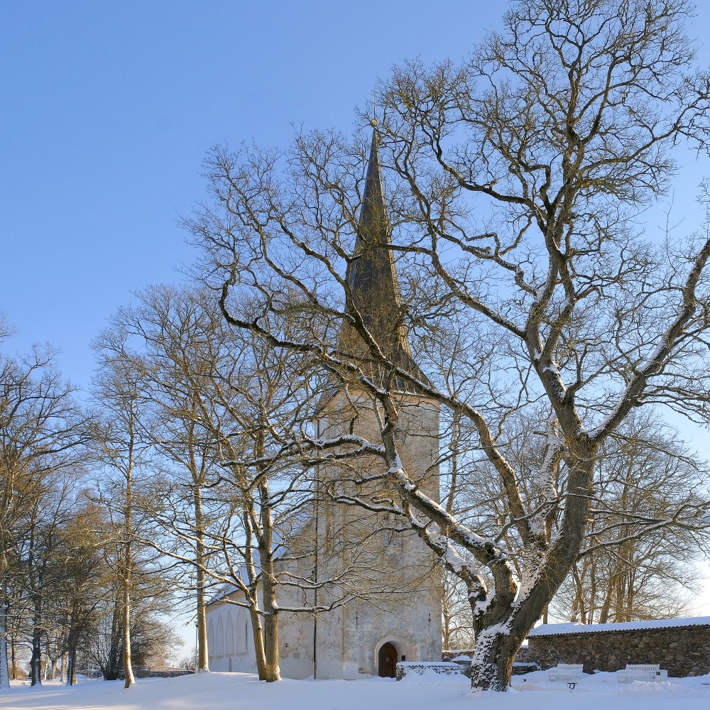 Jaunpils luterāņu baznīca ziemā