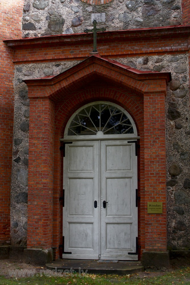 Rindas baznīcas ieejas portāls