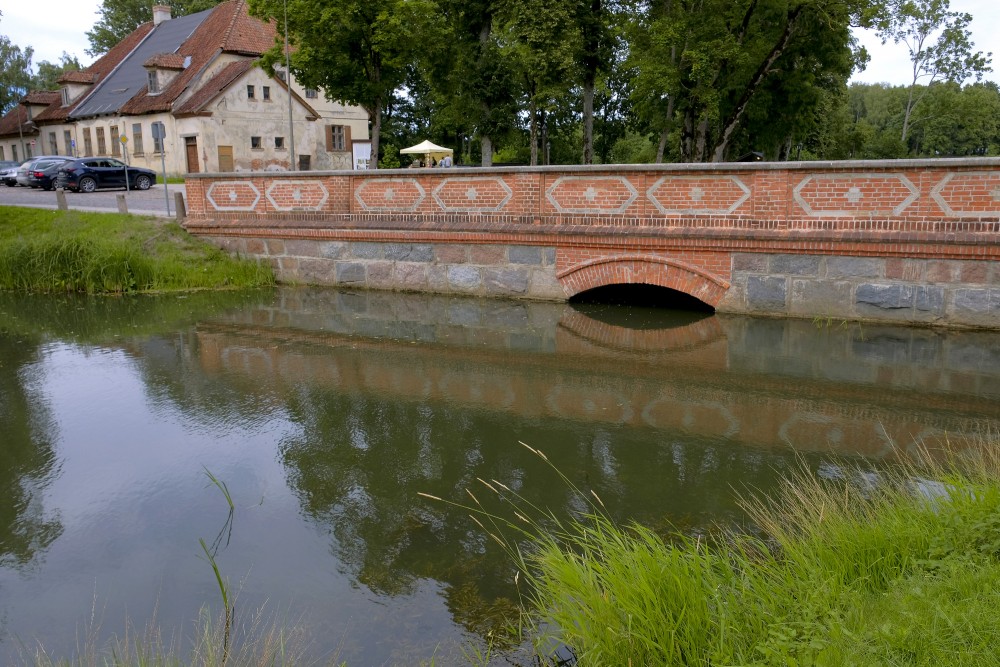 Baznīcas ielas tilts pār Alekšupīti