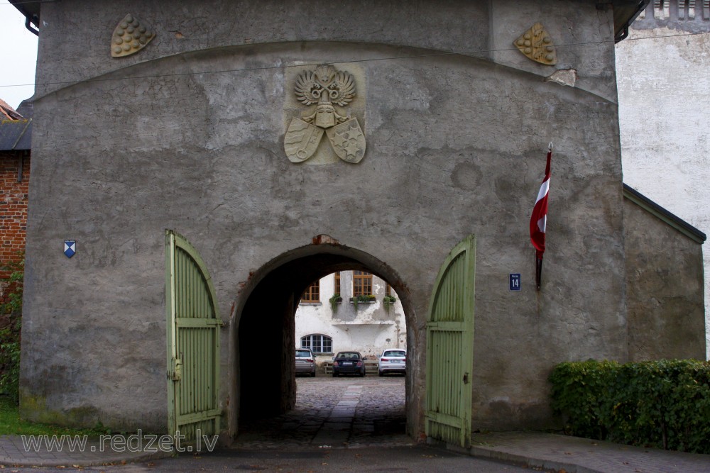 Gates of Dundaga Castle