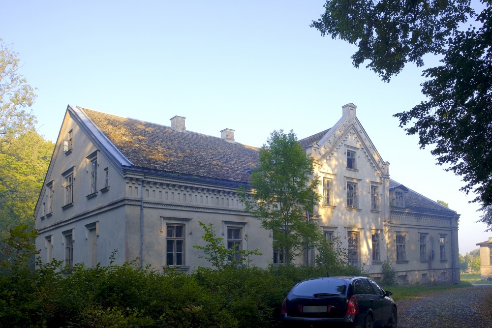 Sasmakas muižas pils