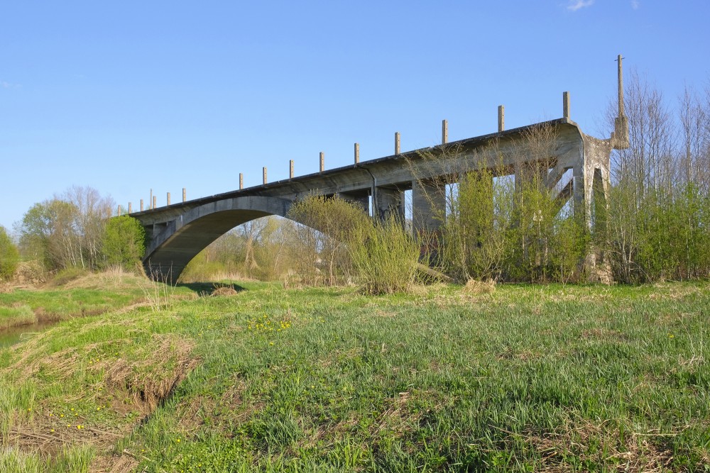 Tilts uz nekurieni - Dzelzceļa tilts