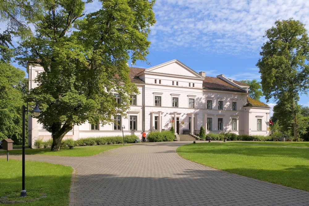 Īvandes muižas jaunā pils