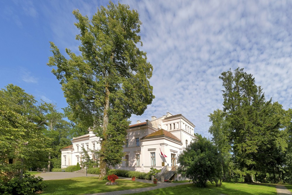 Īvandes (Lielīvandes) muiža