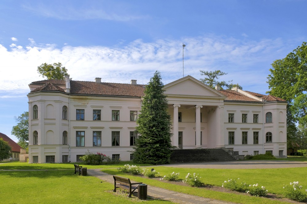 Īvandes muižas pils