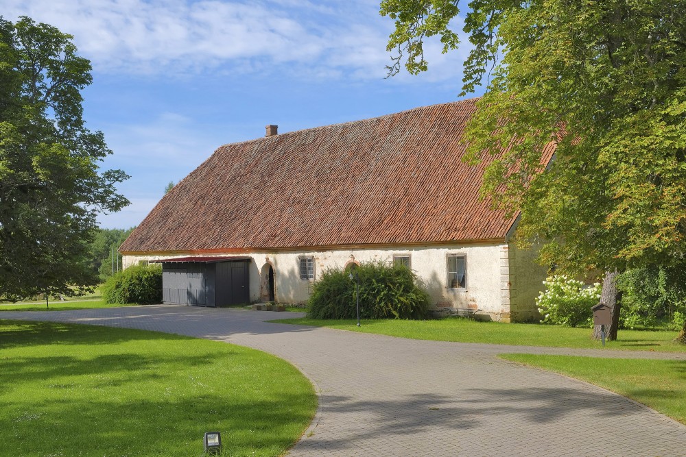 Īvandes muižas saimniecības ēka