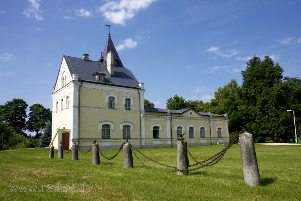 Doles muiža. Daugavas muzejs