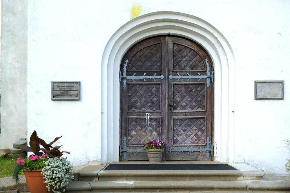 Siguldas luterāņu baznīcas ieejas portāls