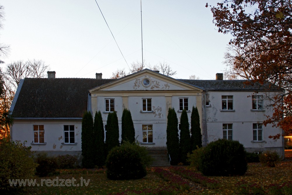 Biržu muižas Kungu māja