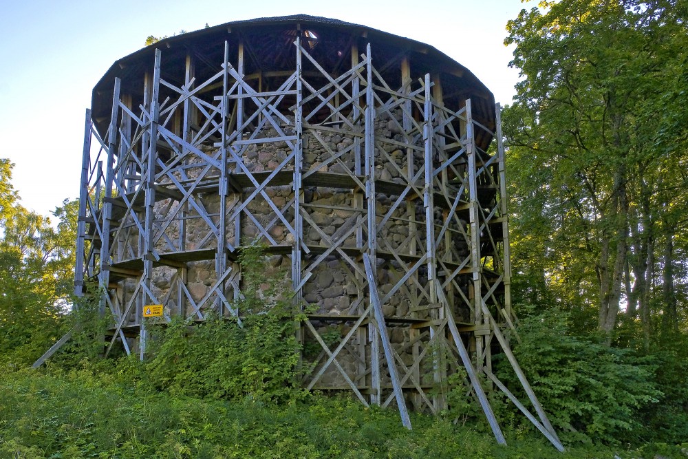 Mujānu viduslaiku pilsdrupas un Baltais tornis Mujānu viduslaiku pilsdrupas un Baltais tornis