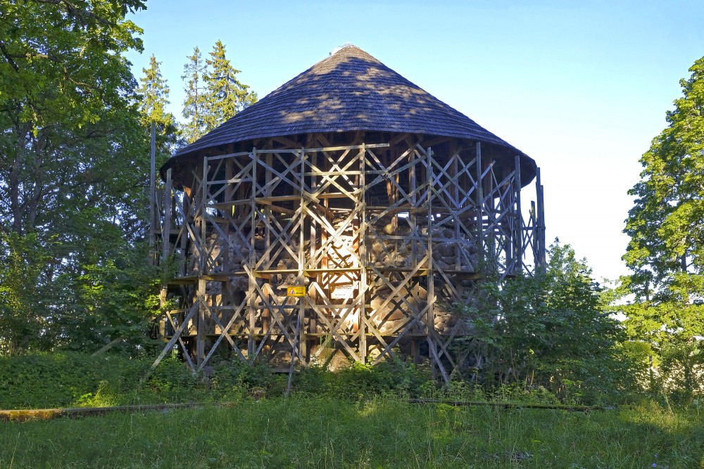 Mujānu viduslaiku pilsdrupas un Baltais tornis Mujānu viduslaiku pilsdrupas un Baltais tornis