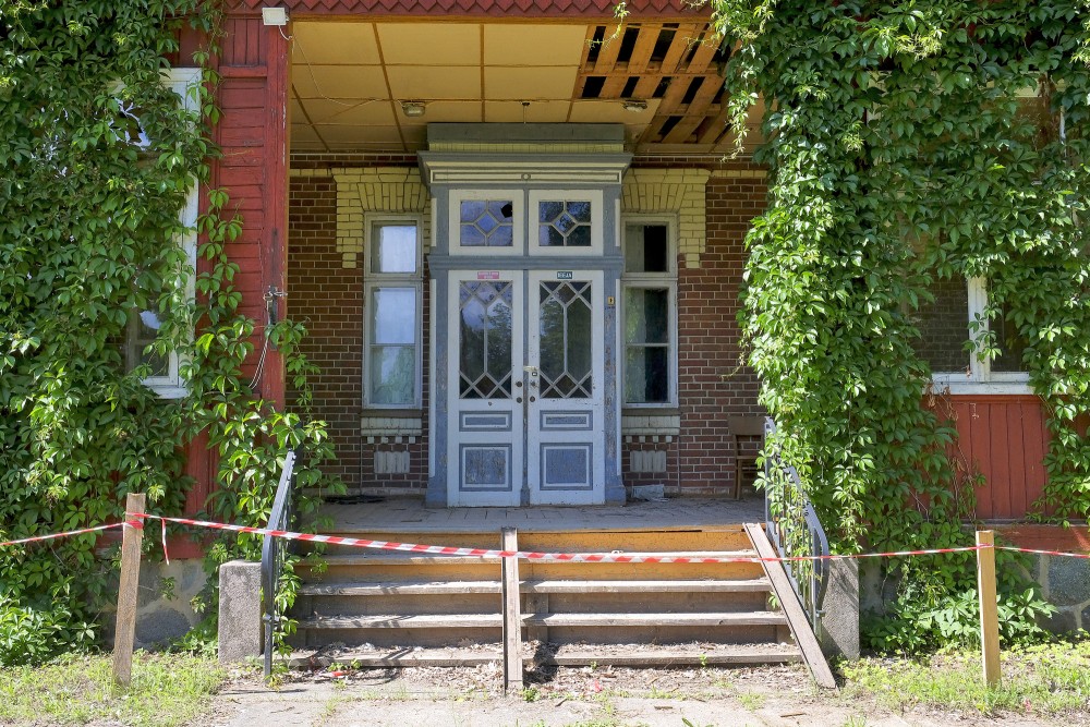 Vīķu muižas pils ieejas portāls