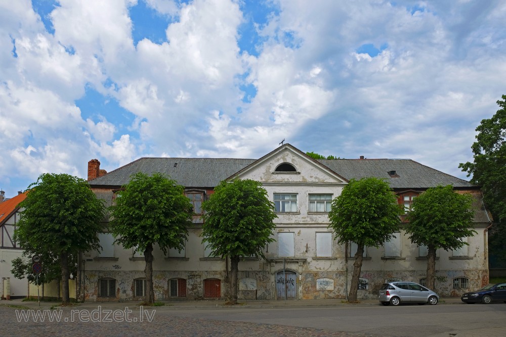 Māja Liepājas centrā, Avotu iela 10