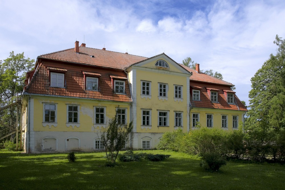 Beļava Manor