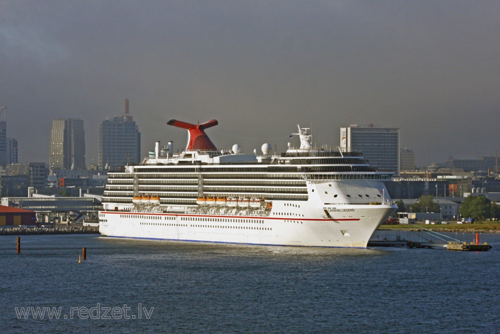 Kuģis Carnival Legend Tallinas ostā