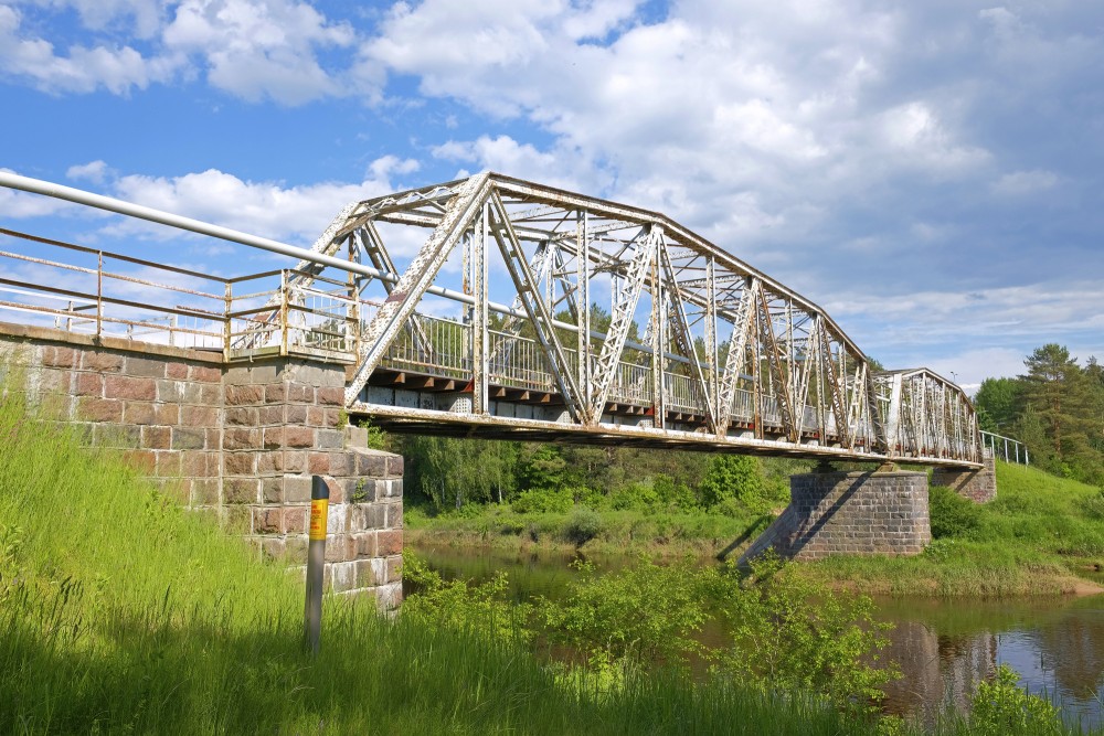 Dzelzs tilts pār Gauju Valmierā