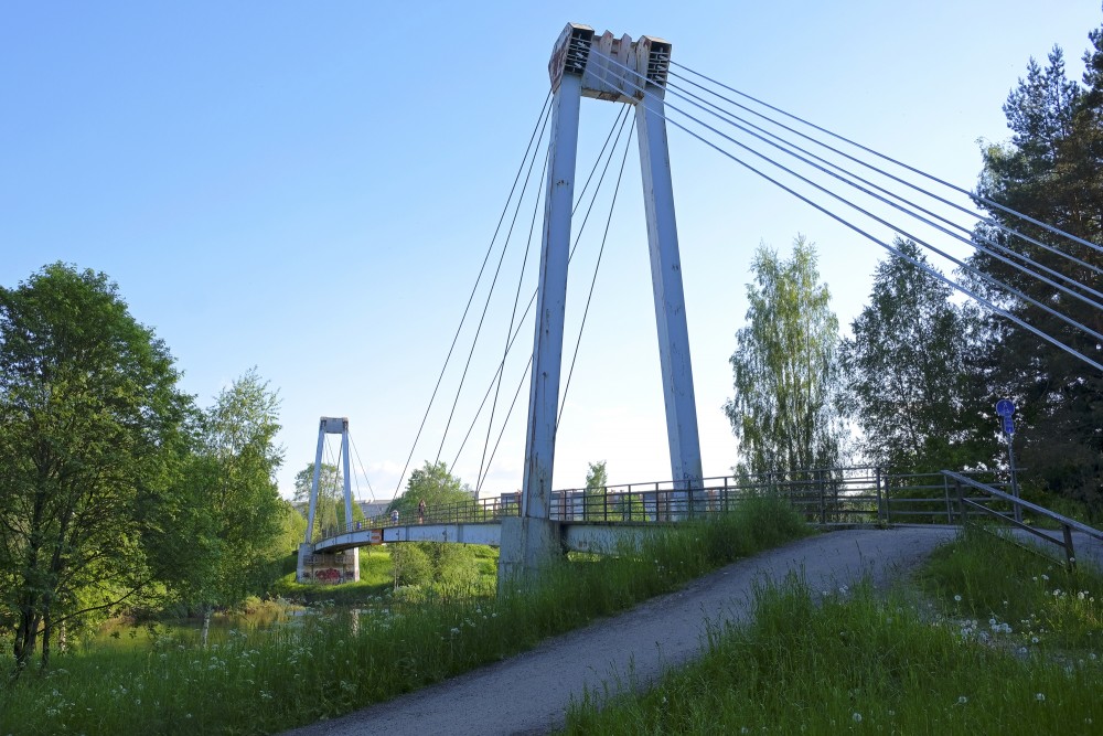 Gājēju vanšu tilts pār Gauju Valmierā
