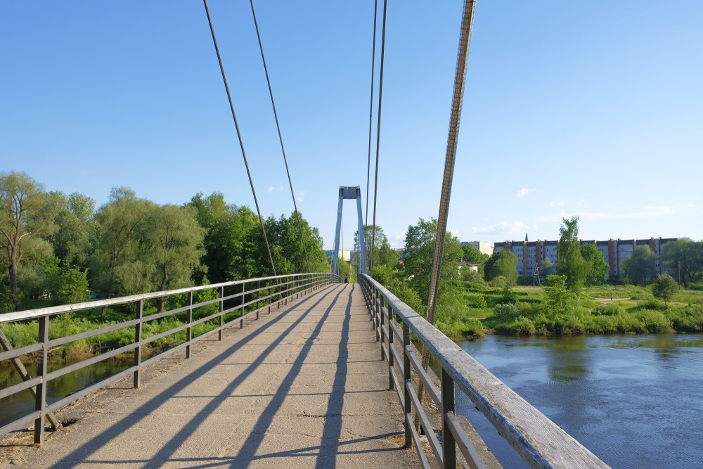 Gājēju vanšu tilts pār Gauju Valmierā