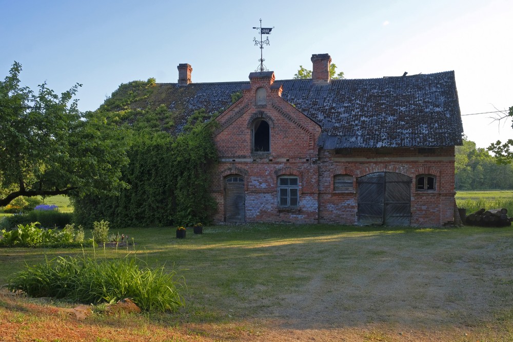 The farm Building of the Greater Manor