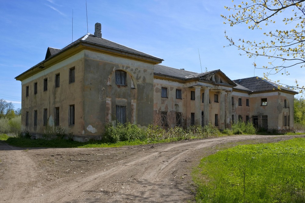 Pilsblīdenes muižas kungu māja