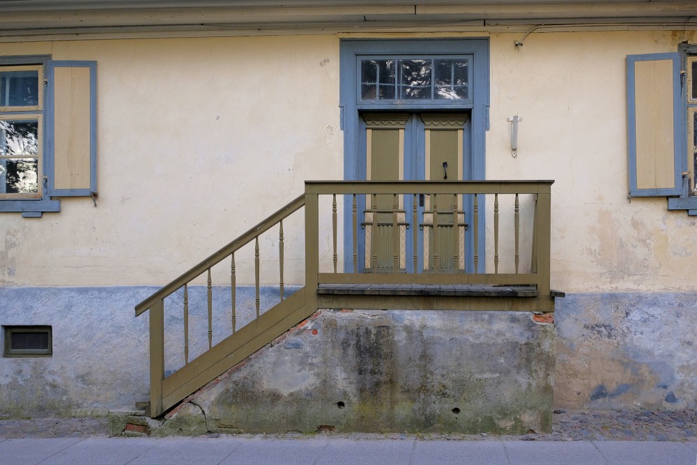 Entrance portal, Kalna Street 15, Kuldīga