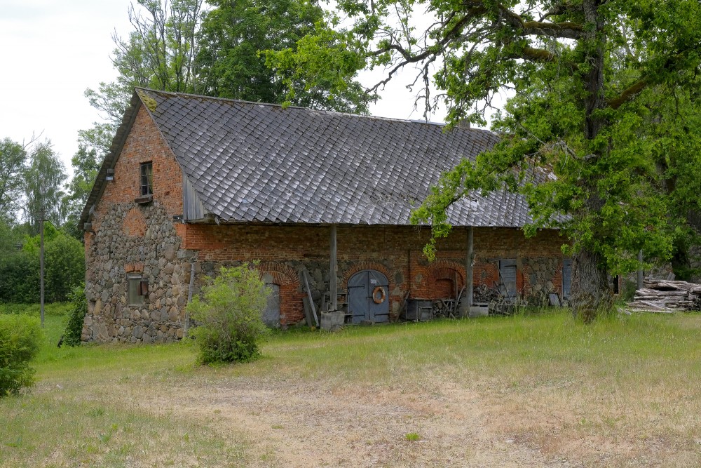 The Farm Building of Cirsti Manor