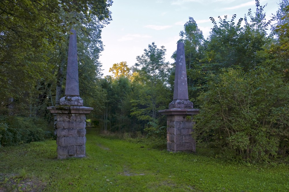Stone Gateposts of Zaube Manor