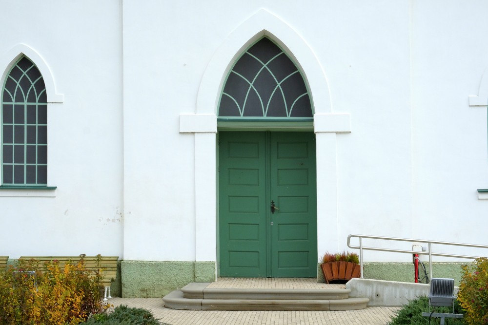 Lielsalacas luterāņu baznīcas ieejas portāls