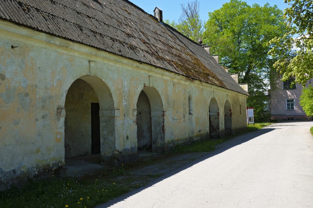 Vecauces muižas saimniecības ēka