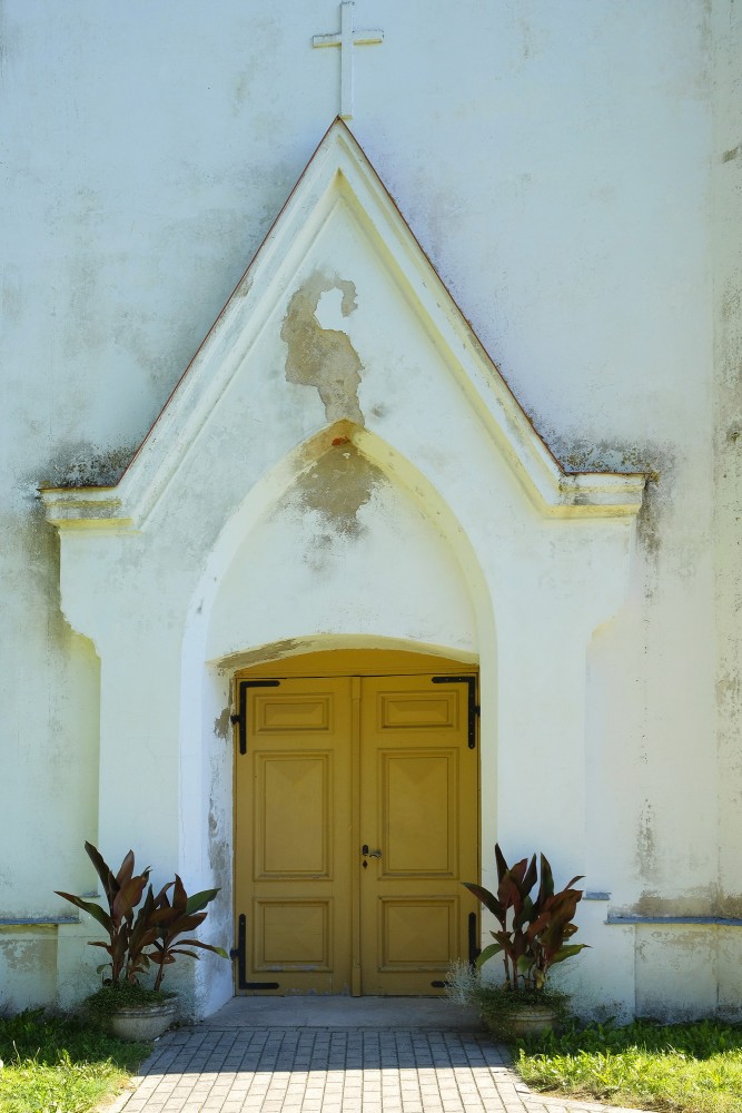 Skujenes luterāņu baznīcas ieejas portāls