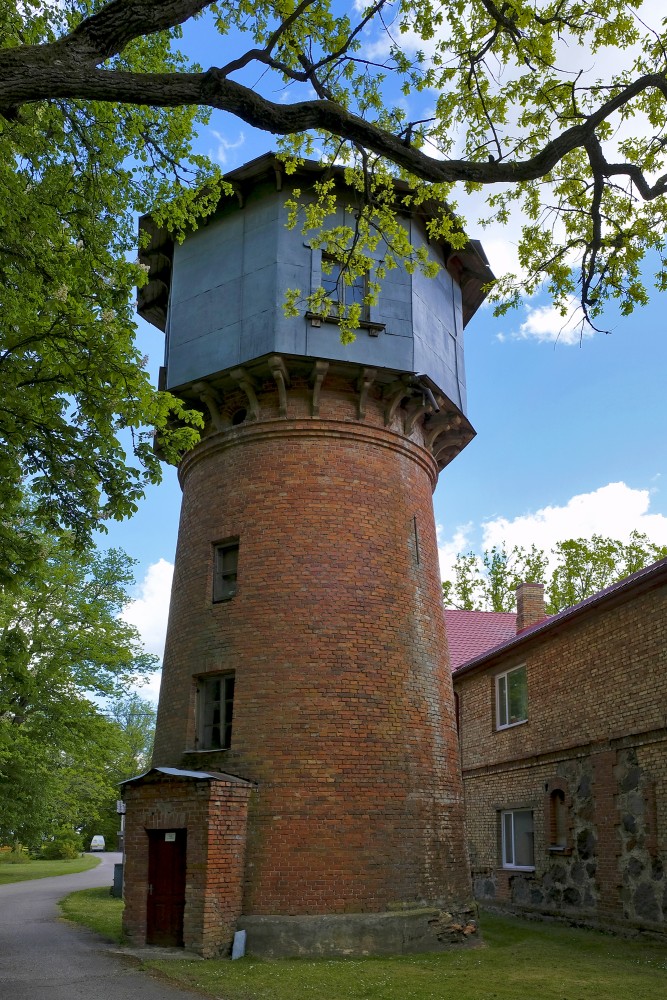 Reņģes muižas ūdenstornis Reņģes muižas ūdenstornis
