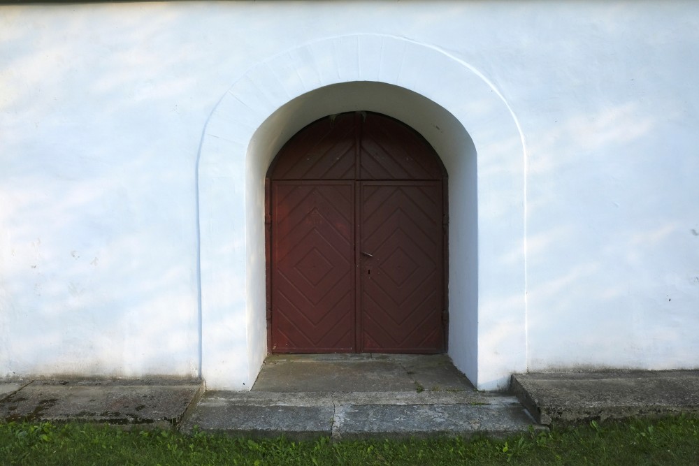 Lašu luterāņu baznīcas ieejas portāls