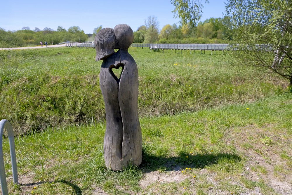 Sculpture of Lovers near Svete floodplain meadows