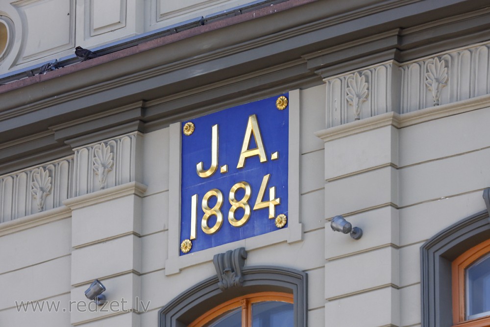 Historic Facade Fragment (Riharda Vāgnera Street 2)