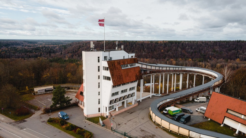 Skats uz Siguldas bobsleja un kamaniņu trasi