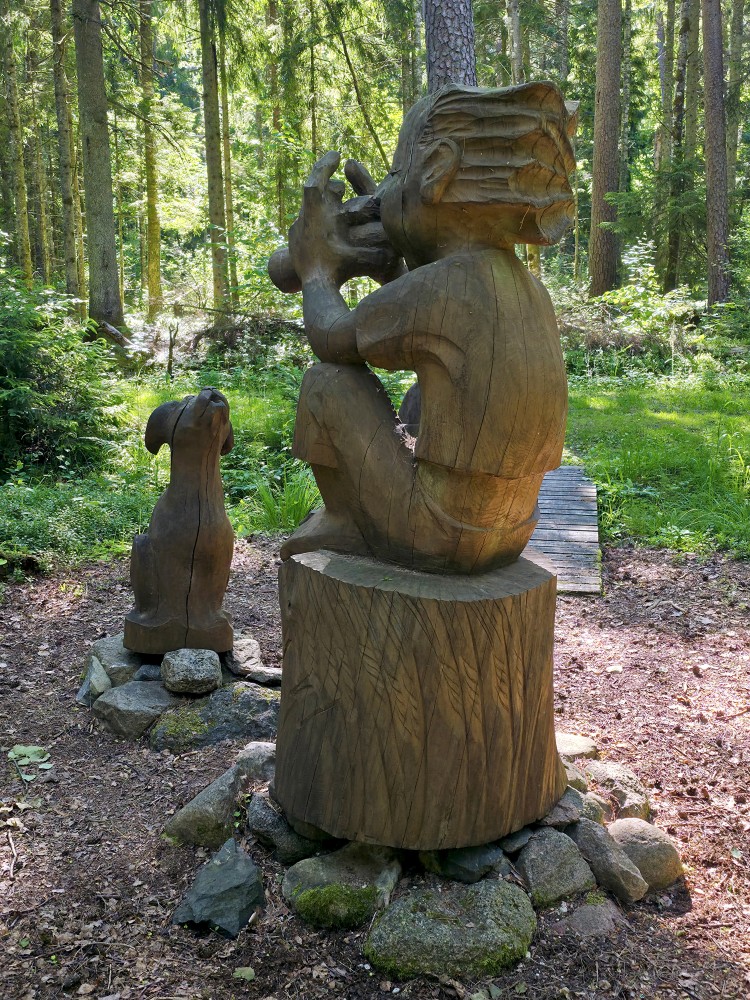 Stabulētāja skulptūra Cīravas mežaparkā