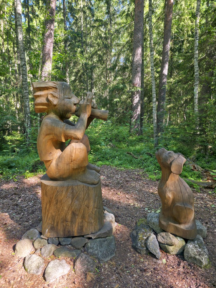 Stabulētāja skulptūra Cīravas mežaparkā