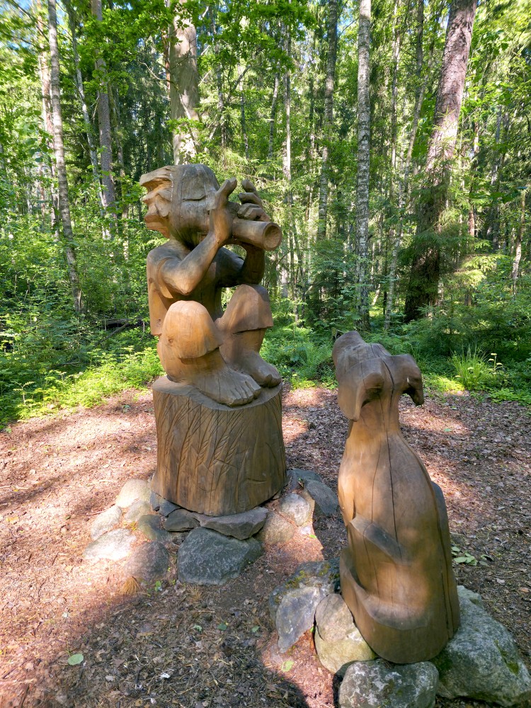 Stabulētāja skulptūra Cīravas mežaparkā