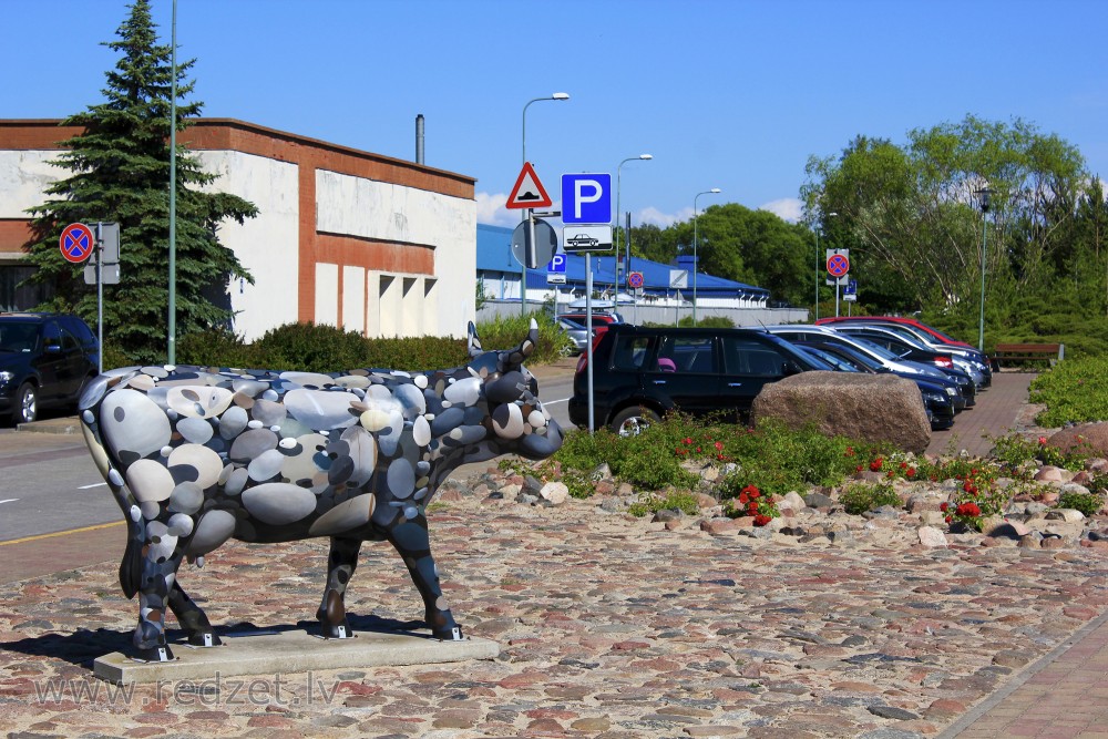 Stone Cow (sculptor Vija Zariņa)