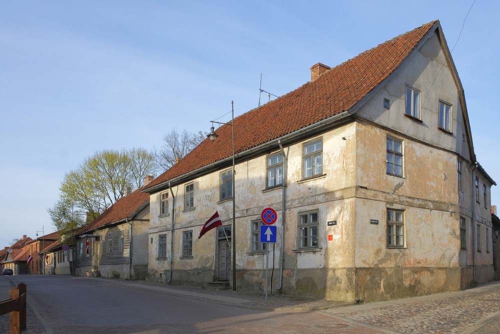 Kalnu un Rumbas ielas krustojums Kuldīgā Kalnu un Rumbas ielas krustojums Kuldīgā