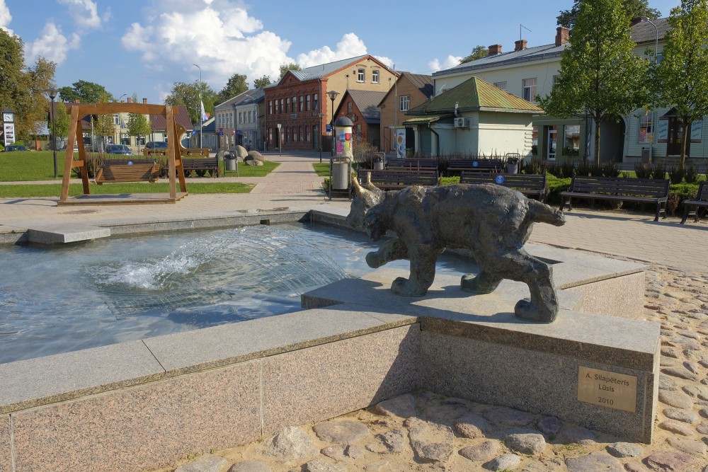 Bronze Lynx - Sculpture in Jēkabpils Old Town Square