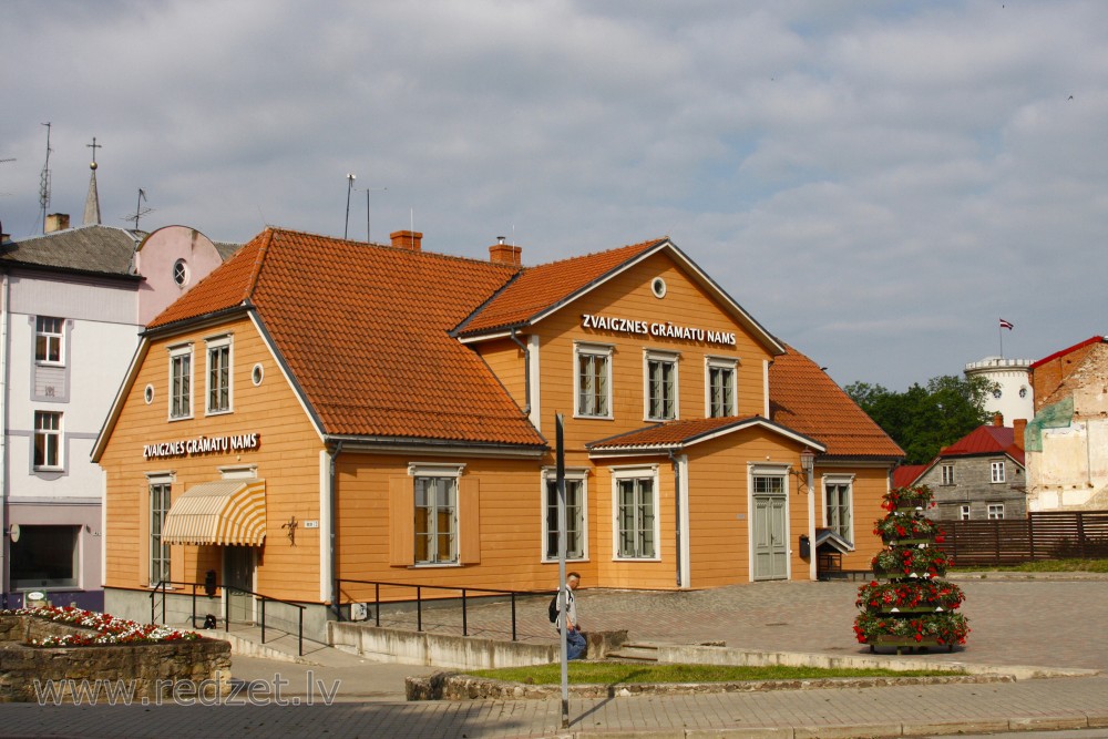 Cēsis, Zvaigznes grāmatu nams