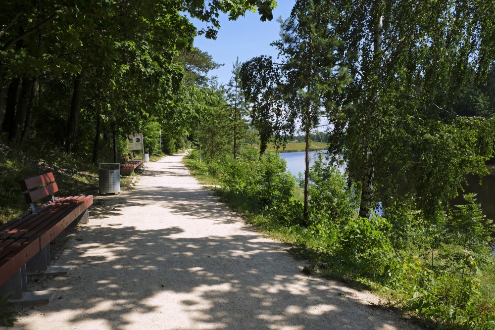 Promenade along the coast of the River Ogre 