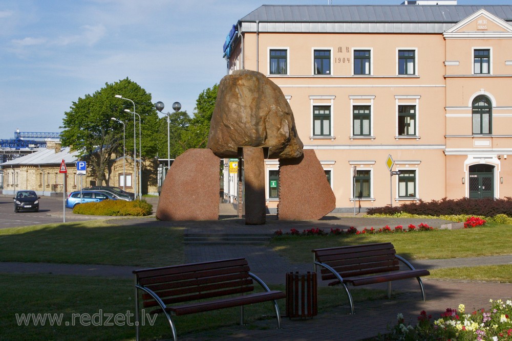 Sculpture – „Seastone” (Jūrakmens) In Ventspils