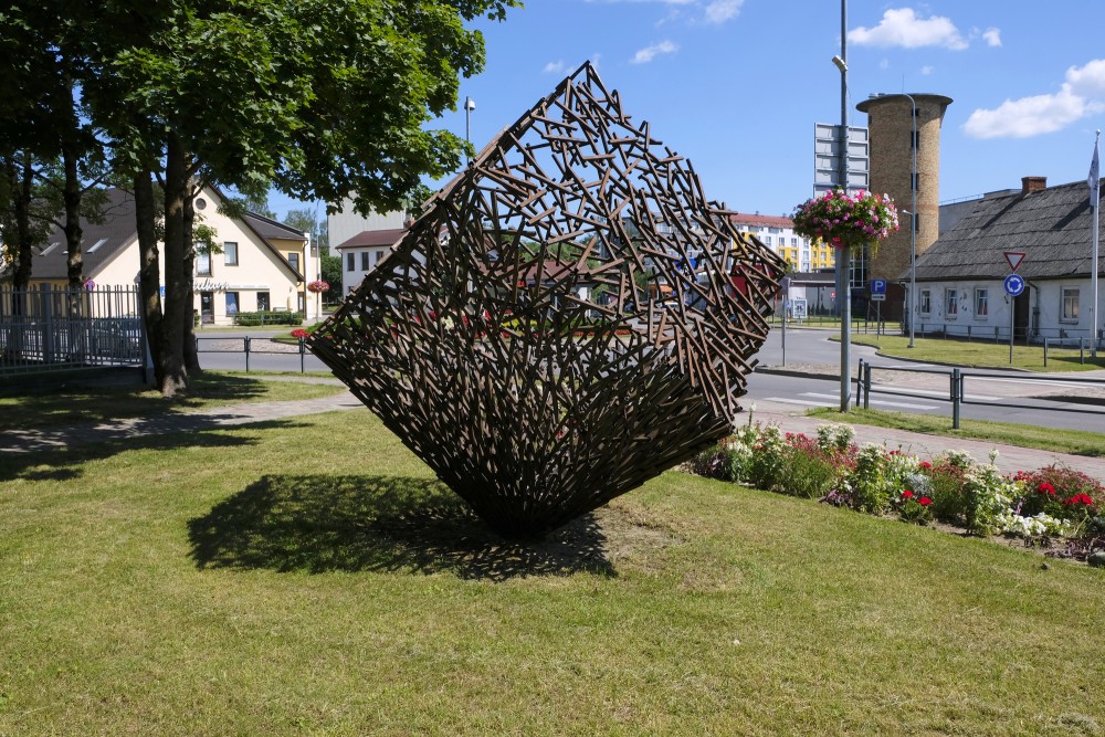 Sculpture Koks-Kubs (Tree-Cube), Tukums